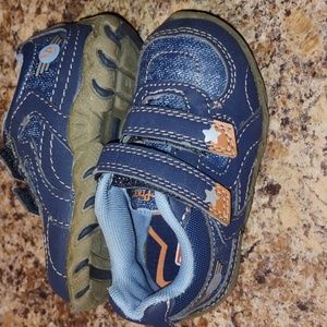 💕 Fisher Price infant shoes size 6